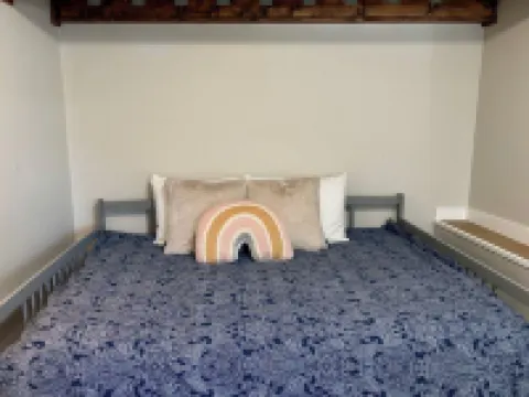 Red Powder House with Foosball Table. Downtown Rossland 5 min to Red Mountain Hoteles en Rossland