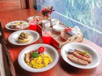 Charming cabin with free floating breakfast