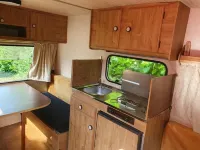 Vintage 4-seater caravan for adventure departing from Brittany! Các khách sạn ở Cesson-Sevigne