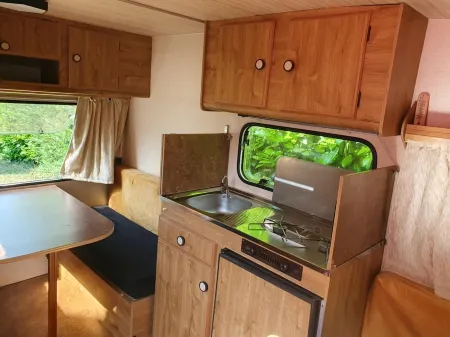 Vintage 4-seater caravan for adventure departing from Brittany! Отели рядом с достопримечательностью «Glaz Arena»