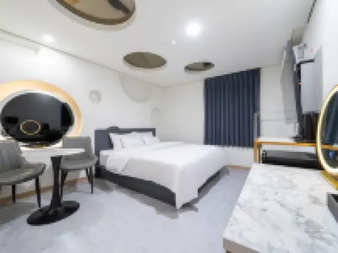 Hanam Lucy Hotel 河南のホテル