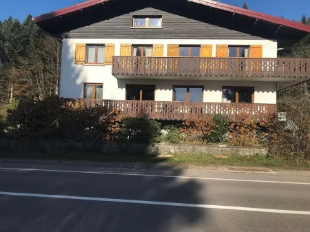 Gerardmer (Xonrupt Longemer) 4 pers Bel Appart 95 m2 dans Chalet (proche Lac) Отели рядом с достопримечательностью «Camping Verte Vallée : dans les Vosges proche Gérardmer avec piscine et gîtes»