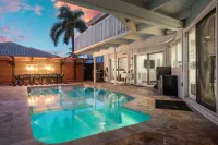 Heated Pool, Tiki Bar and Outdoor Cinema - Elegant Beachfront Oasis