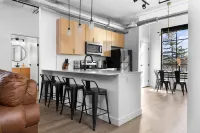 TC 2 BR Condo w/Rooftop Hot Tubs, Top Location, Dog Friendly!