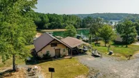 Cozy cabin on Jasper side of Smith Lake. Close to all amenities!