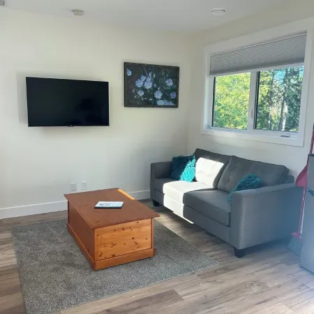 Welcome to The Ferns in Cobble Hill! Quiet, clean and functional bachelor suite.