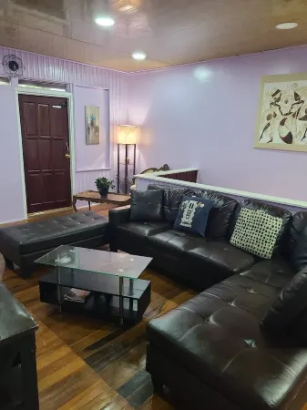 Delightful 2-bedroom, 2-bath Georgetown apartment offers comfort & convenience