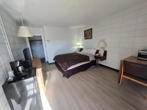 Camelot Court Motel