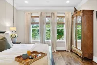 The Parkview: 4,120 SF Luxe - 3-min to DT Franklin