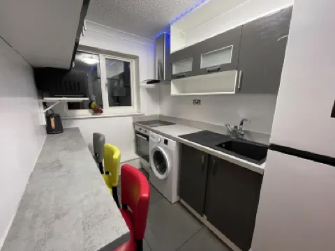 Newly Refurbished Modern 2 Bedroom Flat Hotels in 