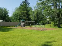 Waterfront Home on Chadakoin River! Perfect for fishing or a weekend getaway! Hotel a Jamestown