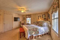 Cozy Caymus Cabin ~ 3 Mi to Callaway Gardens! - parking