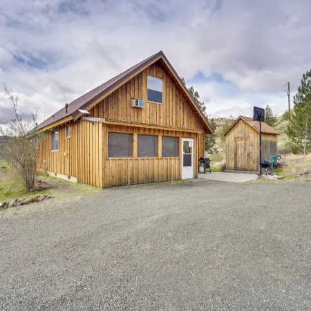 Stunning Hilltop Home by John Day Fossil Beds