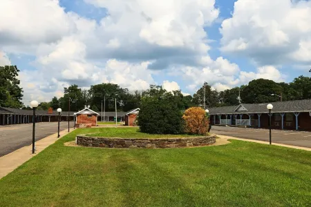 Budget Inn and Suites Mount Ephraim