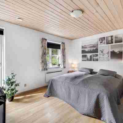 "Marlise" - 2.5km from the Sea Rooms