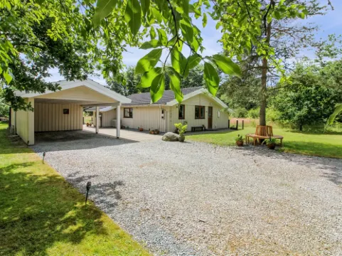 "Arvi" - 30km from the Sea