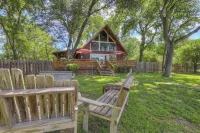 Gettin' Guada Loopy with Hot Tub & Riverfront Hotels in Geronimo