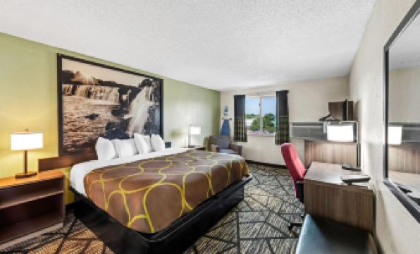 Super 8 by Wyndham Independence Kansas City - Housity