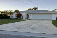 Indian Rocks Beach Caribbean Waterfront Home, w/pool, walk to the beach!