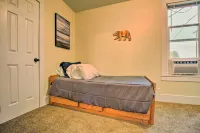 Welcoming Helena Hideaway ~ 2 Mi to Downtown - مطابخ
