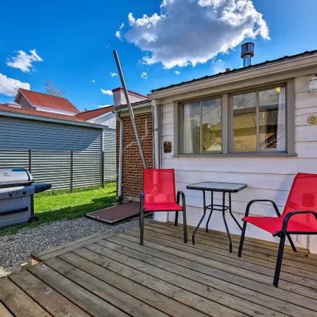 Chic Downtown Home w/ Grill, Steps to Main Street!