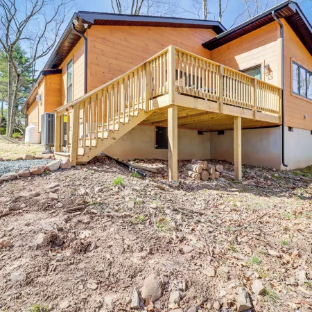 Walk to Water Park: Split-Rock Resort Home w/ Deck