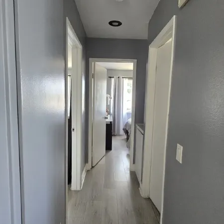 Cozy 2-bedroom condo with WiFi, AC in lovely Lake Forest.