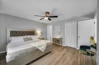 *Pool* 8.5 miles to Honeymoon Island. 4 bdr