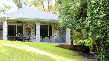 Self Contained Cottage in Bowral with Fireplace