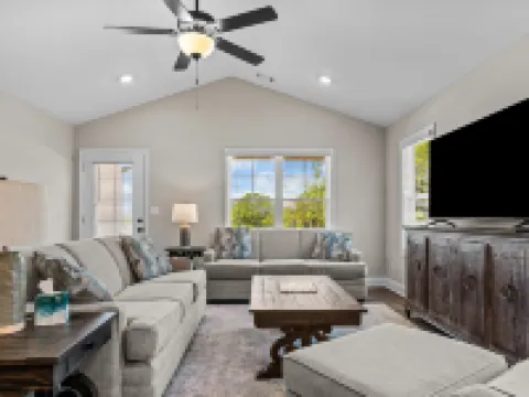 The 54th Cottage Close to Commerce Shopping Hotels in Commerce