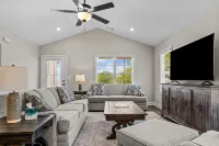 The 54th Cottage Close to Commerce Shopping Hotels in Commerce