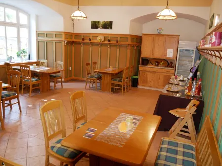 Schloss Goldacker - Das Schloss der Gesundheit Отели в г. Унструт-Хайних