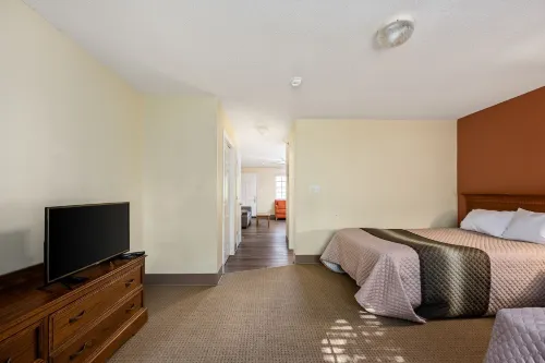 Affordable Suites of America Fredericksburg - parking
