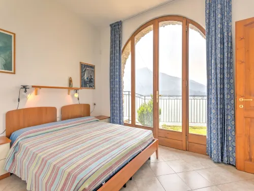 Climb, Cruise & Dine; Lake como