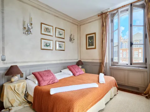 Luxury duplex in the heart of Deauville with a large garden