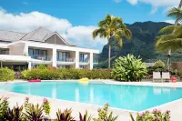 Cook's Bay Hotel & Suites - Pools