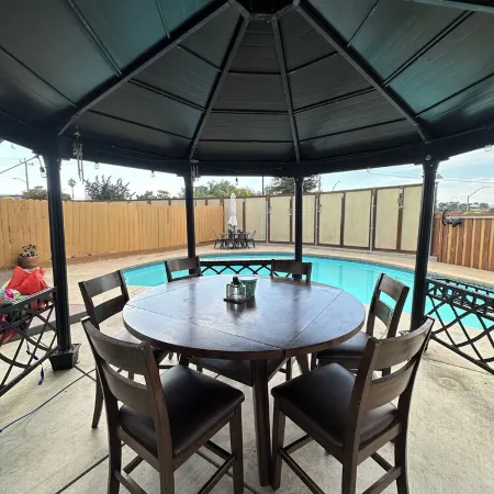 Tranquil Escape: 4-Bedroom Home with Modern Amenities and pool