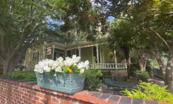 Rothschild-Pound House Inn