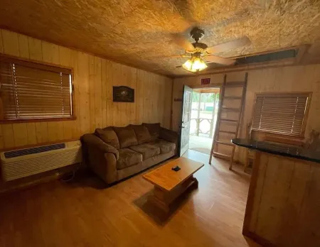 Cabin 12 at Tranquility Bay Resort Отели в г. Сабин Пэриш