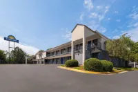 Days Inn by Wyndham College Park Airport Best Road Hotel a College Park