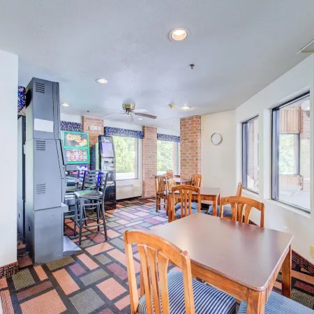 Capital O Amerihost Inn and Suites Fulton Hwy 54 MO