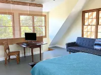 Spacious Home with Water Views Hotels in Cedar Key