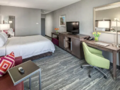 แฮมป์ตัน อินน์แอนด์สวีทส์ ปาล์มเดสเซิร์ต โรงแรมในปาล์มดีเซิร์ท