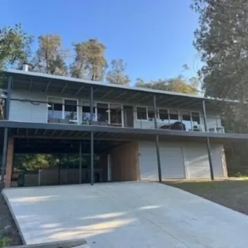 Perfect Location on the Water's Edge