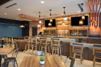 SpringHill Suites Bend - bar