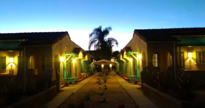 LONG TERM - EXTENDED STAY --  Free-standing Modern Studio. Free Parking