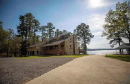 6000 SF Lakehouse with Hot Tub Games Dock and Ramp