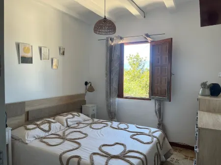 Masia Bernat: Antigua Masía en la Naturaleza Para Grupos