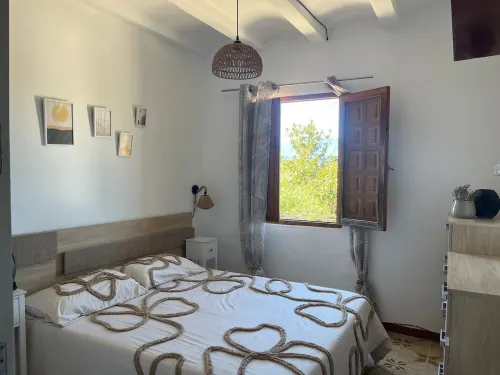 Masia Bernat: Antigua Masía en la Naturaleza Para Grupos