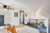Chic & Historic Apartment ~ 6 Mi to Louisville! - parking